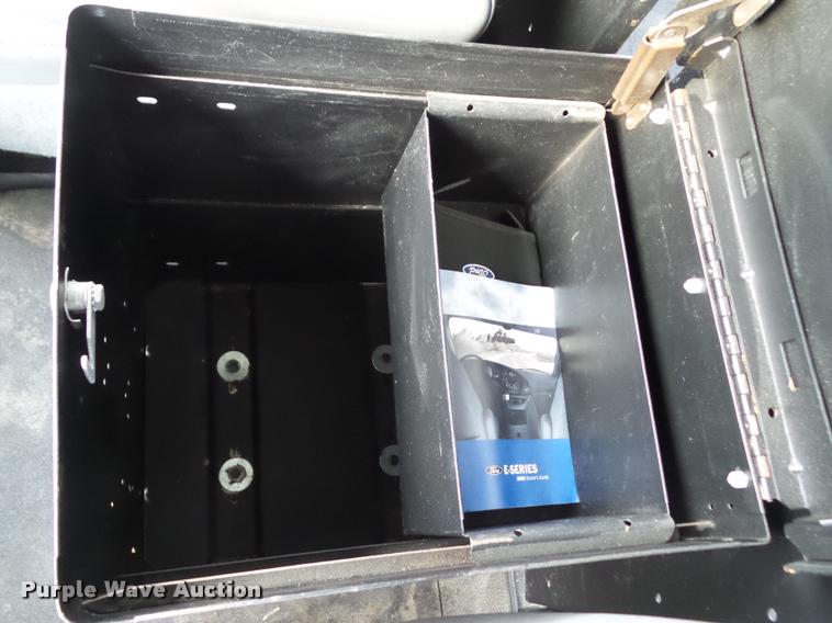 image for item CB9853 2006 Ford E250 van