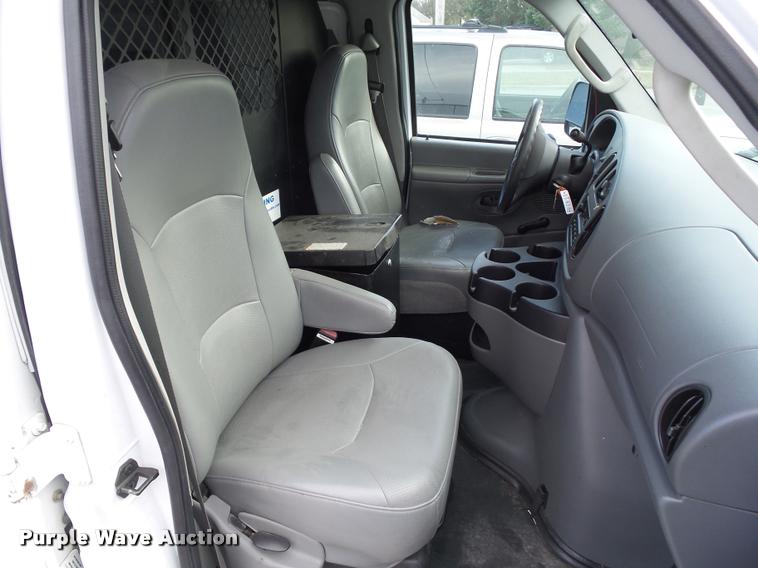 image for item CB9853 2006 Ford E250 van