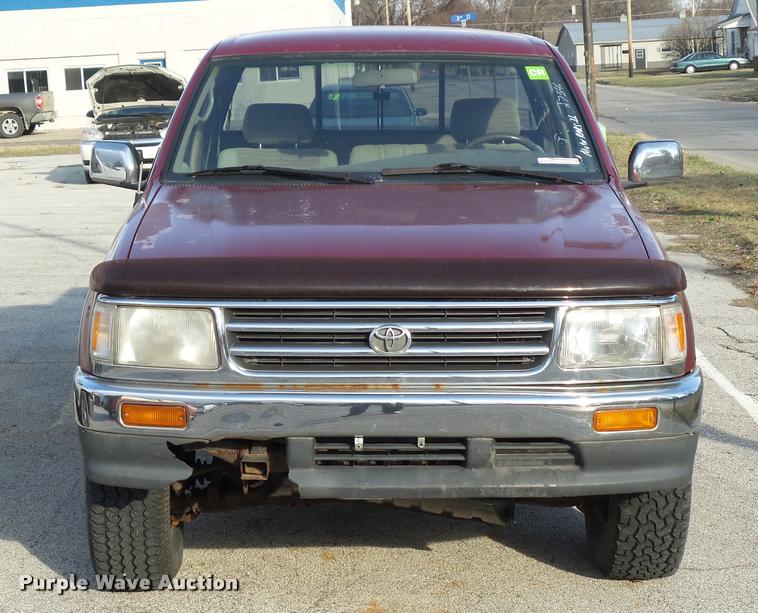 image for item CB9854 1995 Toyota T100 SR5 XtraCab pickup truck