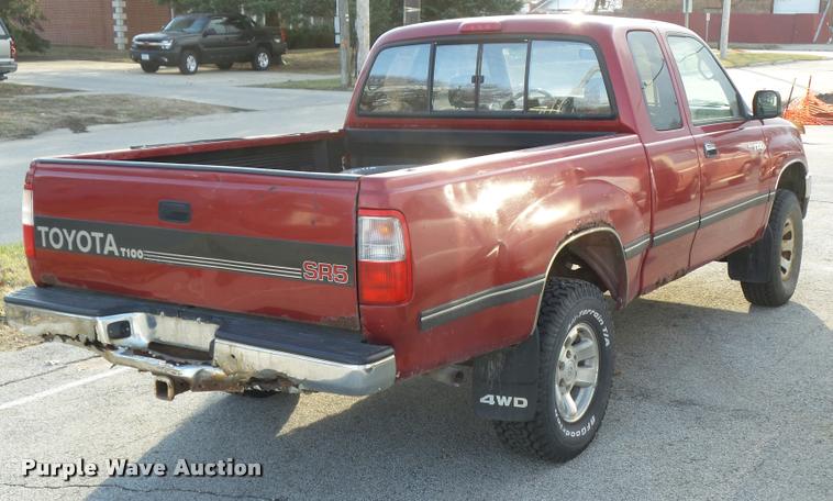 image for item CB9854 1995 Toyota T100 SR5 XtraCab pickup truck