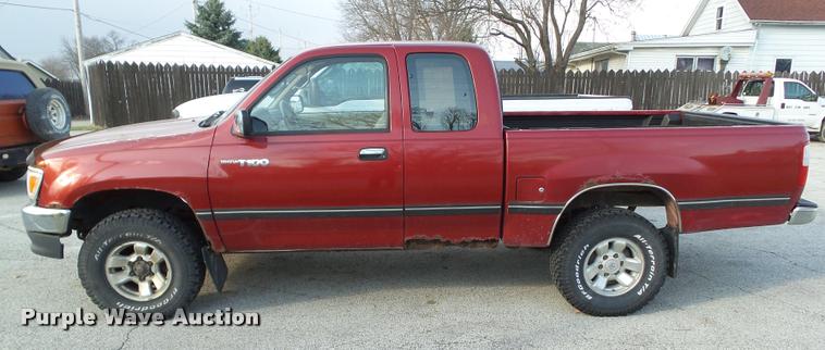 image for item CB9854 1995 Toyota T100 SR5 XtraCab pickup truck