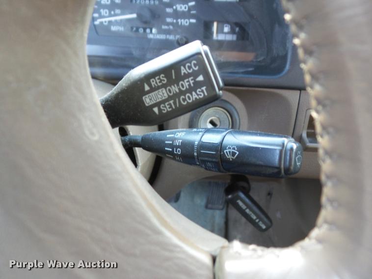 image for item CB9854 1995 Toyota T100 SR5 XtraCab pickup truck