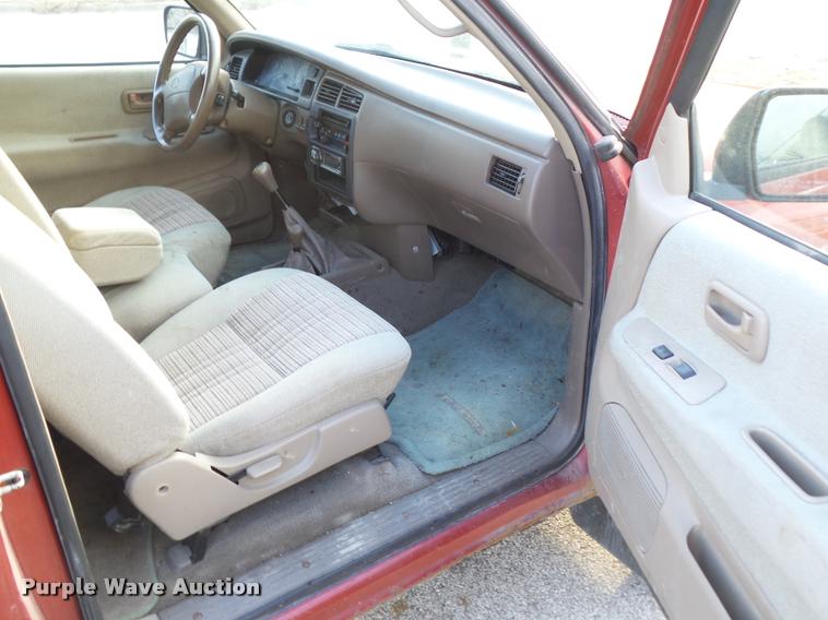 image for item CB9854 1995 Toyota T100 SR5 XtraCab pickup truck