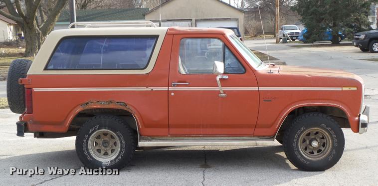 image for item CB9855 1983 Ford Bronco XLT SUV