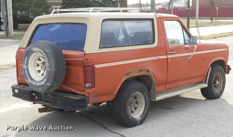 image for item CB9855 1983 Ford Bronco XLT SUV