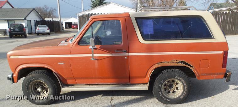 image for item CB9855 1983 Ford Bronco XLT SUV