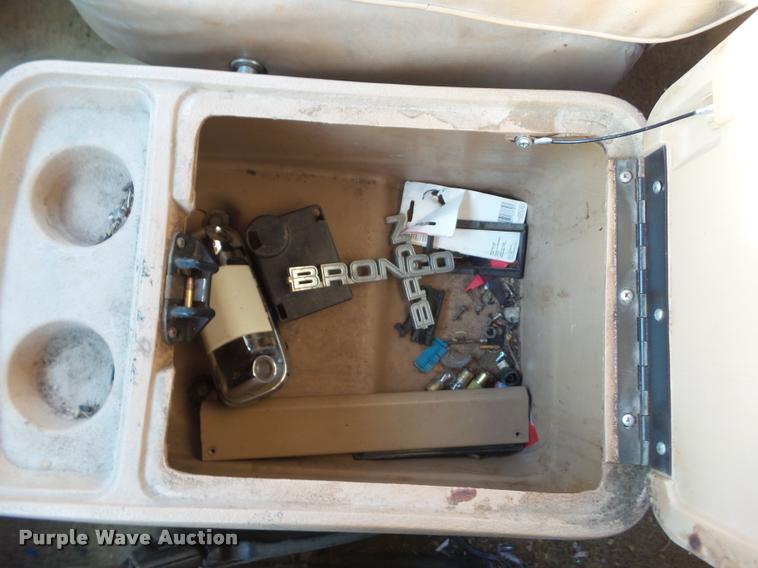 image for item CB9855 1983 Ford Bronco XLT SUV