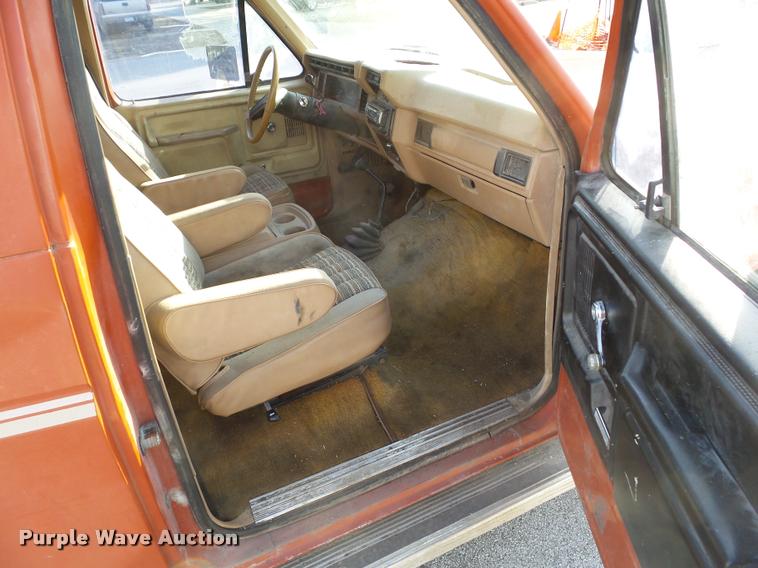 image for item CB9855 1983 Ford Bronco XLT SUV