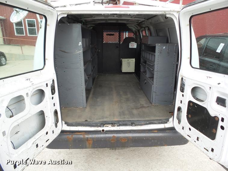 image for item CB9860 2004 Ford E250 van