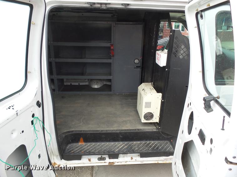 image for item CB9860 2004 Ford E250 van