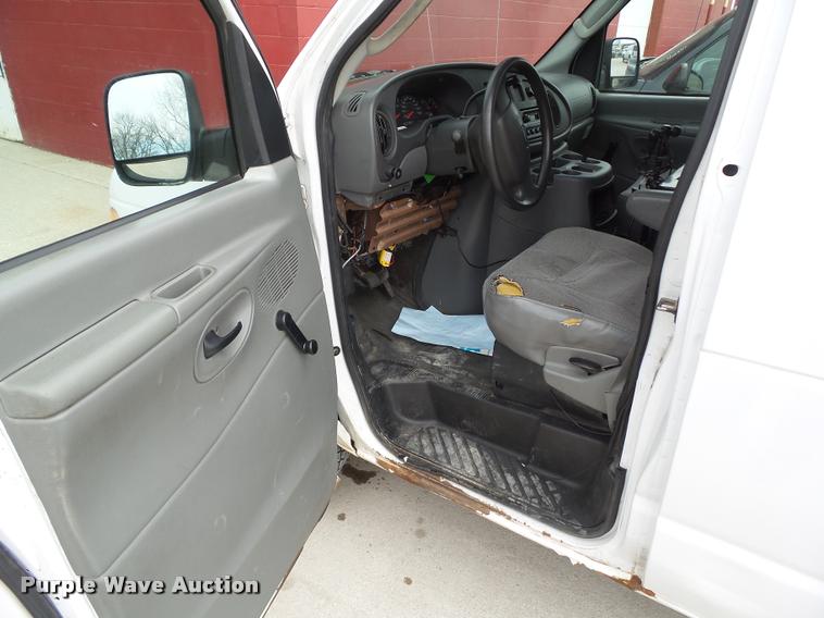 image for item CB9860 2004 Ford E250 van