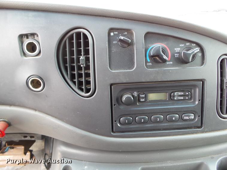 image for item CB9860 2004 Ford E250 van