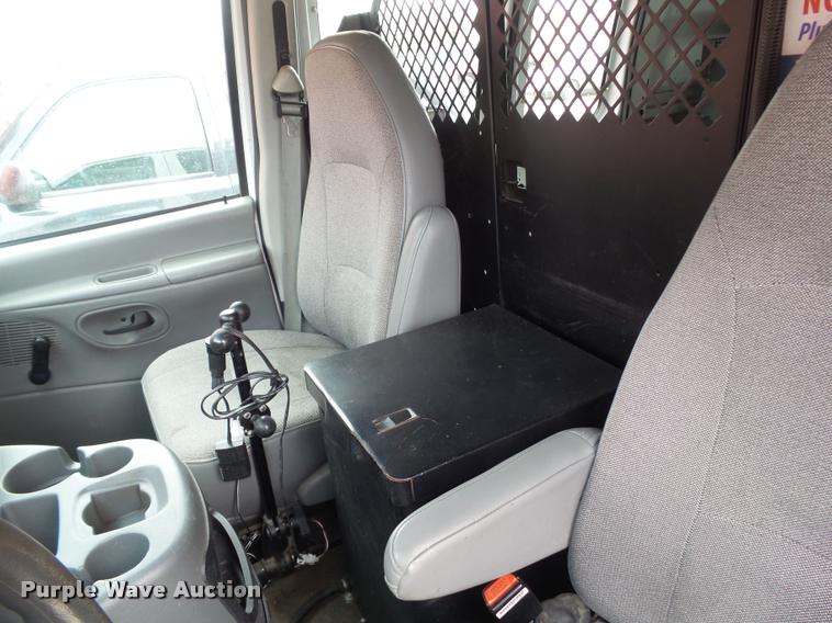 image for item CB9860 2004 Ford E250 van