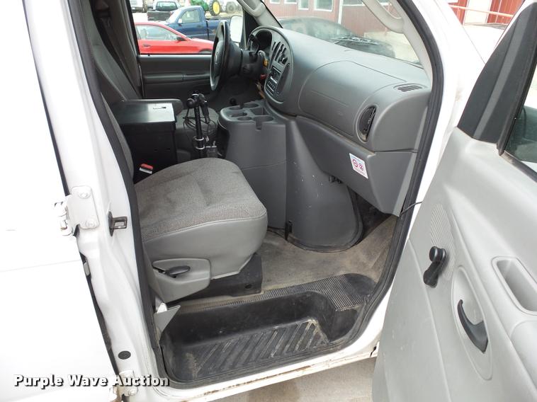 image for item CB9860 2004 Ford E250 van