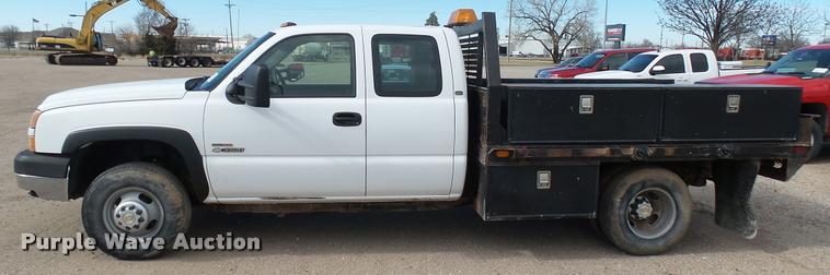 image for item DA0405 2005 Chevrolet Silverado 3500 Ext. Cab flatbed pickup truck
