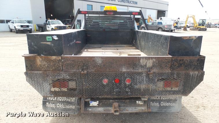 image for item DA0405 2005 Chevrolet Silverado 3500 Ext. Cab flatbed pickup truck