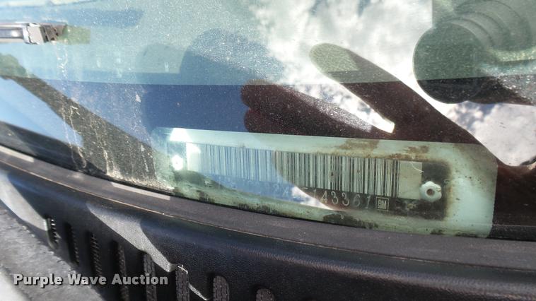 image for item DA0405 2005 Chevrolet Silverado 3500 Ext. Cab flatbed pickup truck