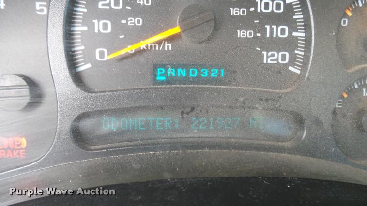 image for item DA0405 2005 Chevrolet Silverado 3500 Ext. Cab flatbed pickup truck