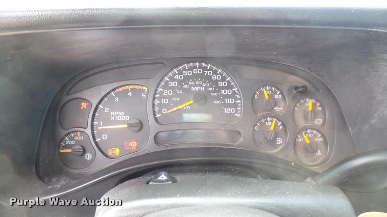 image for item DA0405 2005 Chevrolet Silverado 3500 Ext. Cab flatbed pickup truck