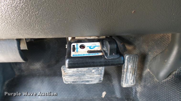 image for item DA0405 2005 Chevrolet Silverado 3500 Ext. Cab flatbed pickup truck