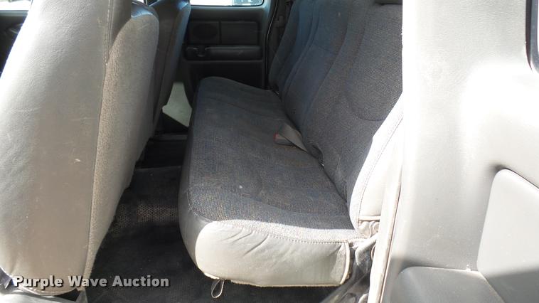 image for item DA0405 2005 Chevrolet Silverado 3500 Ext. Cab flatbed pickup truck