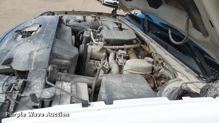 image for item DA0405 2005 Chevrolet Silverado 3500 Ext. Cab flatbed pickup truck