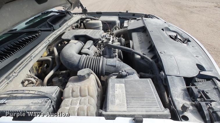 image for item DA0405 2005 Chevrolet Silverado 3500 Ext. Cab flatbed pickup truck