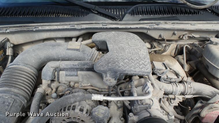 image for item DA0405 2005 Chevrolet Silverado 3500 Ext. Cab flatbed pickup truck