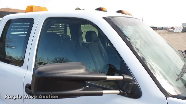 image for item DA0405 2005 Chevrolet Silverado 3500 Ext. Cab flatbed pickup truck