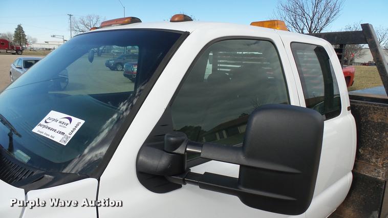 image for item DA0405 2005 Chevrolet Silverado 3500 Ext. Cab flatbed pickup truck