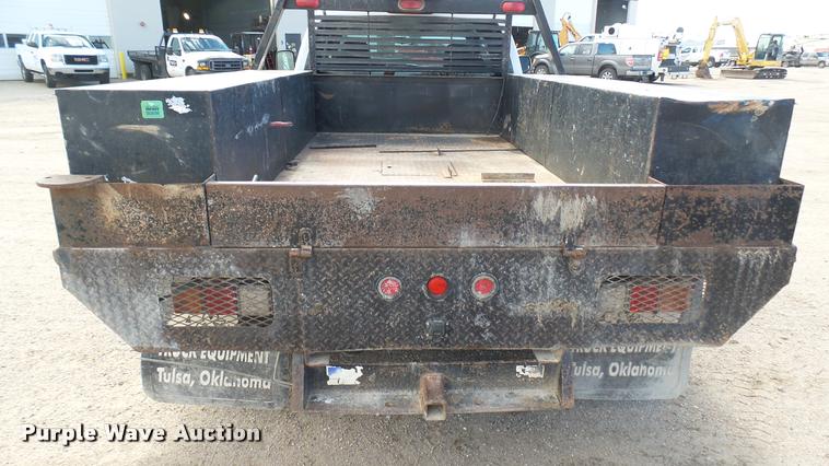 image for item DA0405 2005 Chevrolet Silverado 3500 Ext. Cab flatbed pickup truck