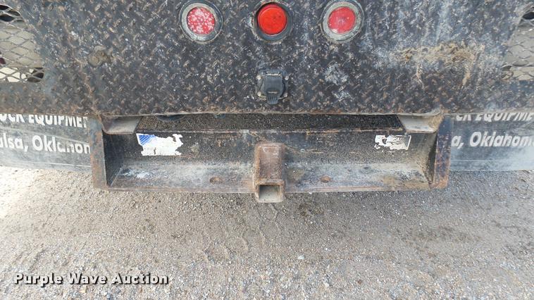 image for item DA0405 2005 Chevrolet Silverado 3500 Ext. Cab flatbed pickup truck