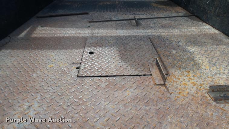 image for item DA0405 2005 Chevrolet Silverado 3500 Ext. Cab flatbed pickup truck