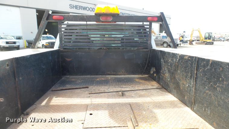 image for item DA0405 2005 Chevrolet Silverado 3500 Ext. Cab flatbed pickup truck