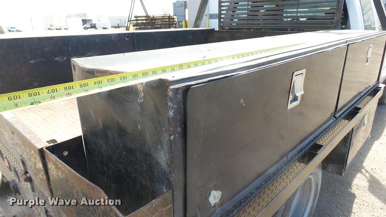 image for item DA0405 2005 Chevrolet Silverado 3500 Ext. Cab flatbed pickup truck