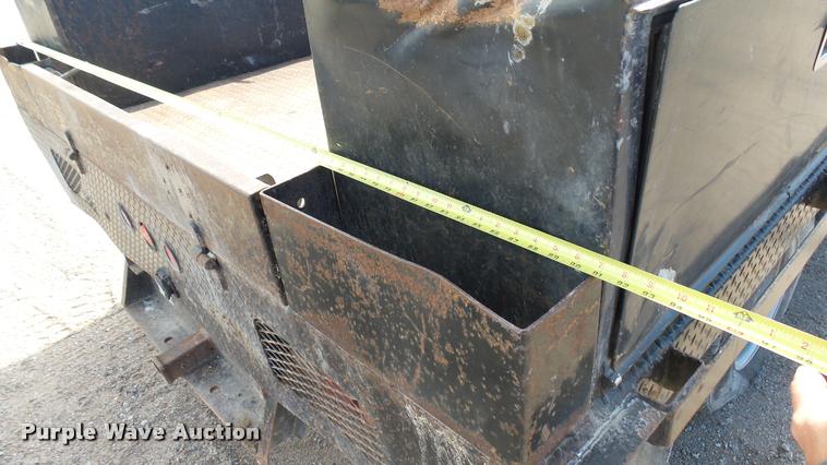 image for item DA0405 2005 Chevrolet Silverado 3500 Ext. Cab flatbed pickup truck