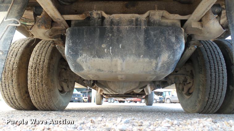 image for item DA0405 2005 Chevrolet Silverado 3500 Ext. Cab flatbed pickup truck