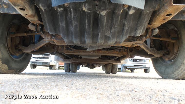 image for item DA0405 2005 Chevrolet Silverado 3500 Ext. Cab flatbed pickup truck