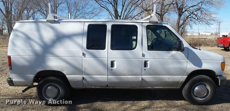 image for item DA0413 2006 Ford E250 van