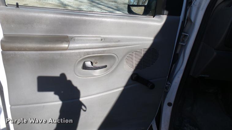 image for item DA0413 2006 Ford E250 van