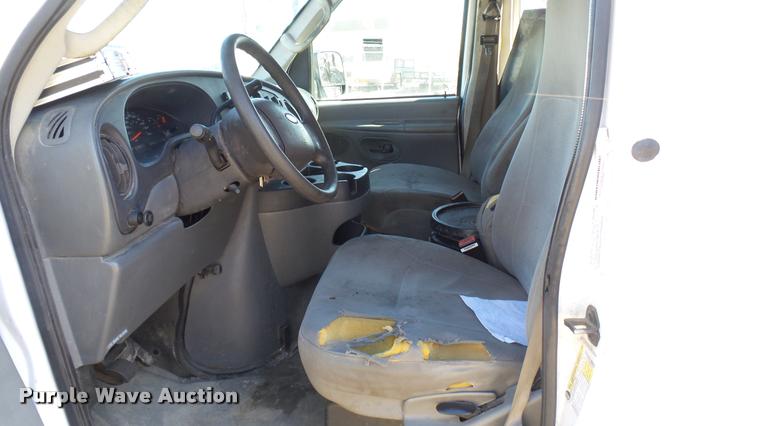 image for item DA0413 2006 Ford E250 van