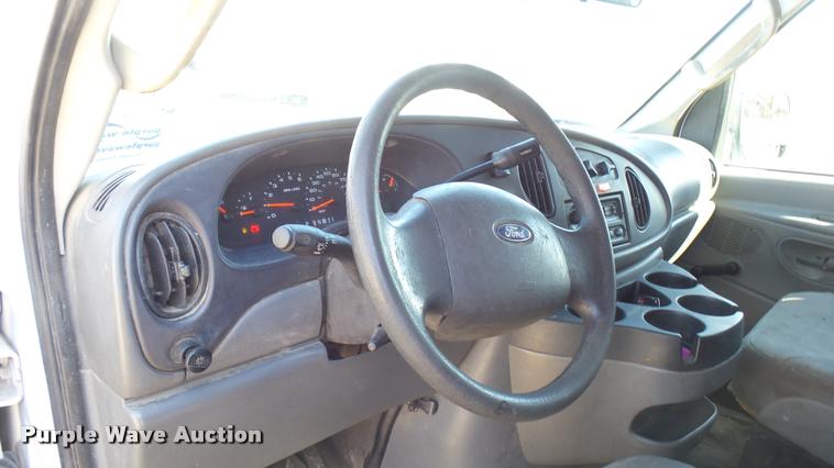 image for item DA0413 2006 Ford E250 van