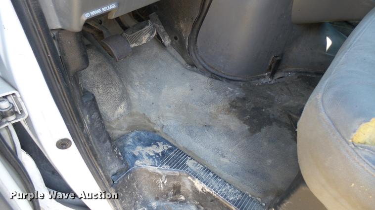 image for item DA0413 2006 Ford E250 van