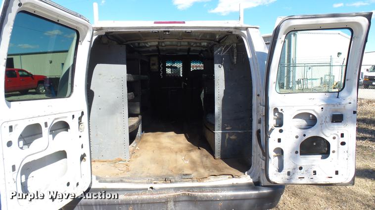 image for item DA0413 2006 Ford E250 van