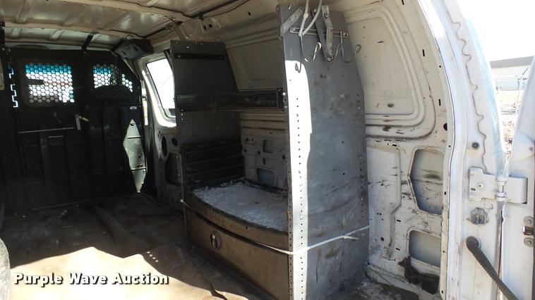 image for item DA0413 2006 Ford E250 van