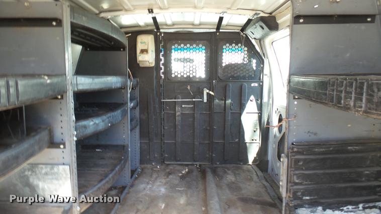 image for item DA0413 2006 Ford E250 van