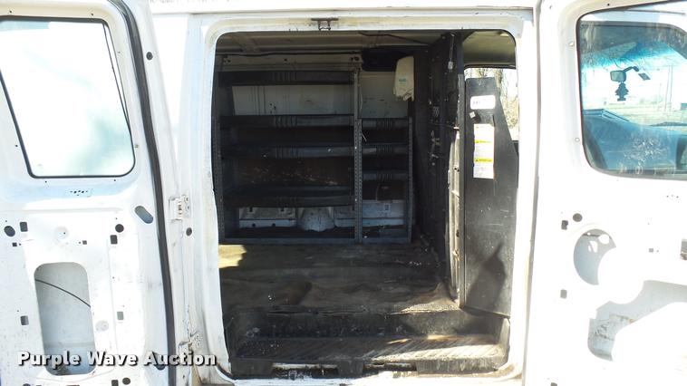 image for item DA0413 2006 Ford E250 van