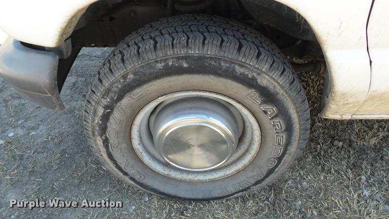 image for item DA0413 2006 Ford E250 van