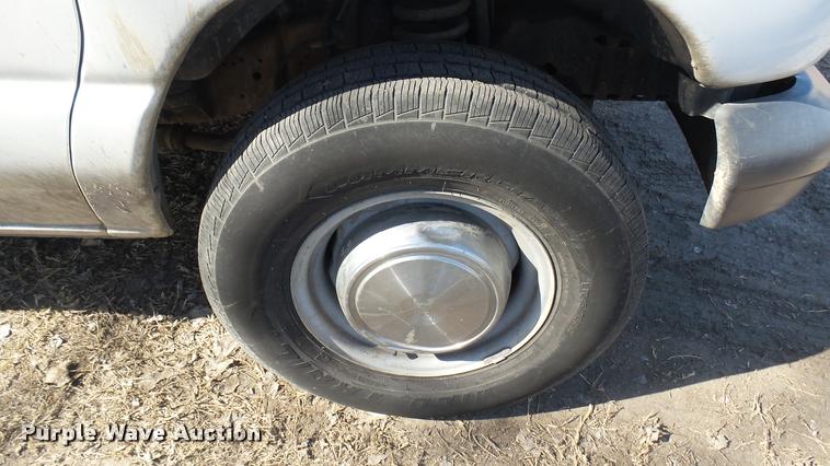 image for item DA0413 2006 Ford E250 van