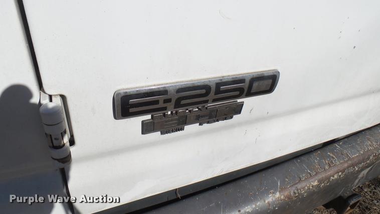 image for item DA0413 2006 Ford E250 van